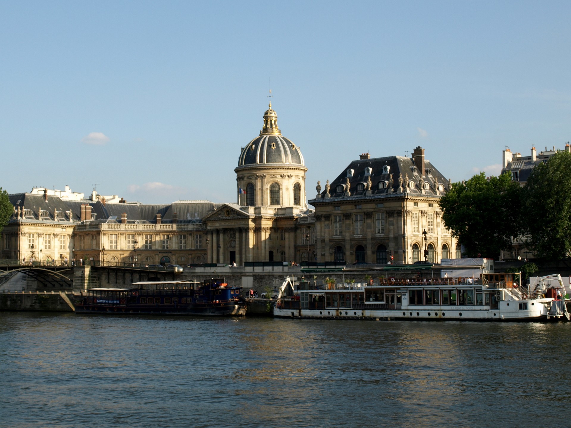 Instituit de France Across the Seine